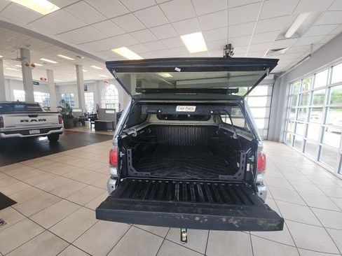 Used 2023 Toyota Tacoma TRD Off-Road w/ TRD Premium Off Road Package AWD/4WD image 39