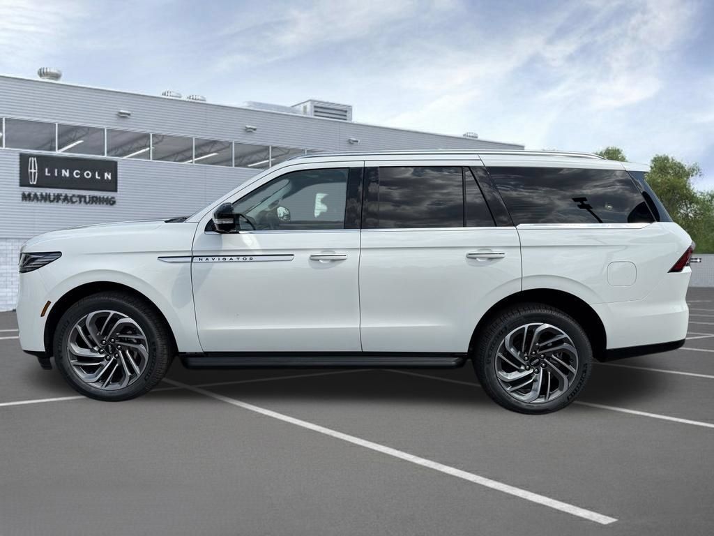 New 2027 Lincoln Navigator Premiere AWD/4WD image 4