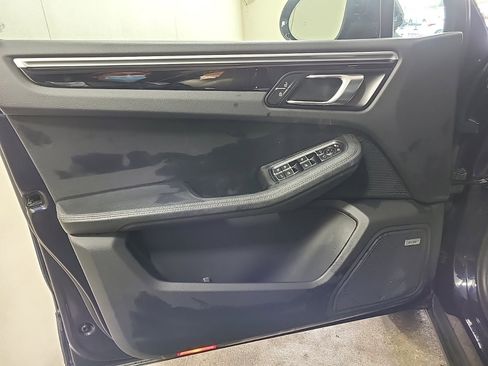 Used 2021 Porsche Macan image 12