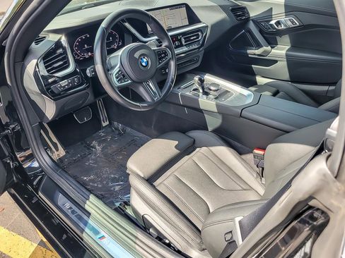 Used 2022 BMW Z4 sDrive30i w/ M Sport Package image 9