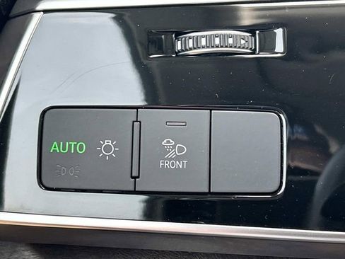 Used 2020 Audi Q8 Premium Plus w/ Premium Plus Package image 32