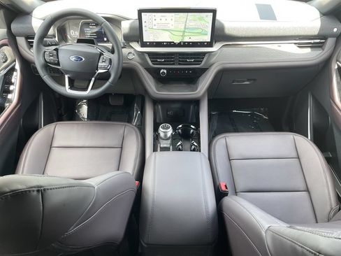 New 2026 Ford Explorer Platinum w/ LUX Leather Package AWD/4WD image 15
