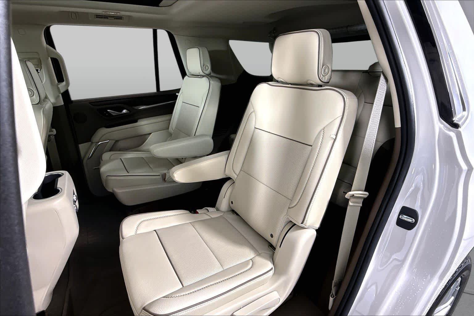 Used 2021 GMC Yukon Denali w/ Denali Premium Package RWD image 19