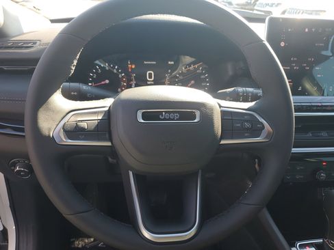 New 2026 Jeep Compass Latitude image 11