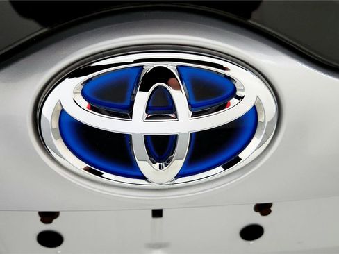 Used 2018 Toyota Prius Prime Premium image 13