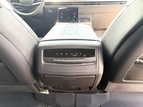 Used 2025 Cadillac Escalade ESV Sport Platinum AWD/4WD image 18