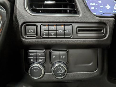 Used 2022 GMC Yukon SLT w/ SLT Premium Package image 24