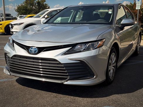Used 2021 Toyota Camry LE FWD image 13