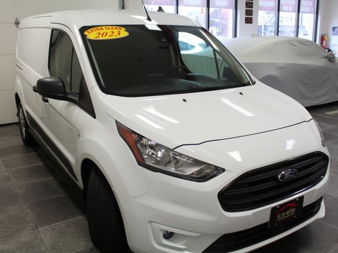 Used 2023 Ford Transit Connect XLT image 3