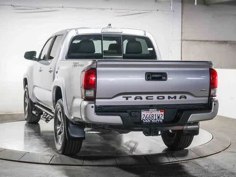 Used 2019 Toyota Tacoma TRD Sport w/ Technology Package image 9