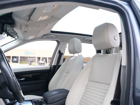 Used 2020 Land Rover Discovery Sport SE image 22