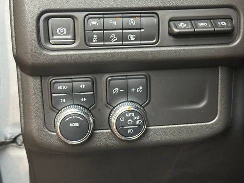 Used 2024 GMC Yukon XL AT4 w/ Technology Package AWD/4WD image 25