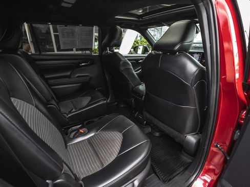 Used 2021 Toyota Highlander XSE AWD/4WD image 29
