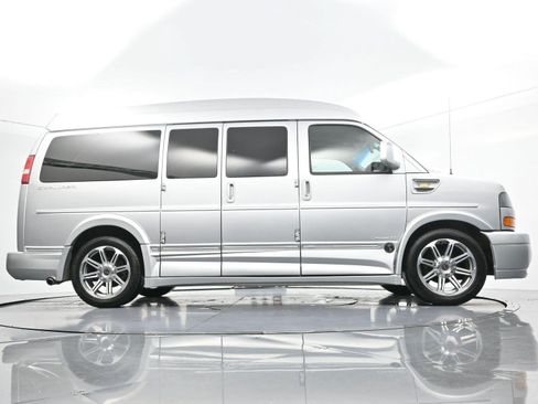 Used 2017 GMC Savana 2500 RWD image 60
