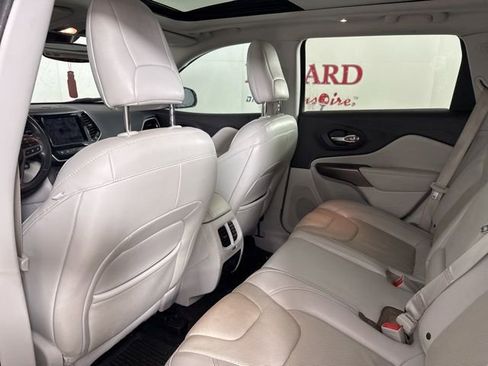 Used 2019 Jeep Cherokee Limited w/ Technology Group image 14