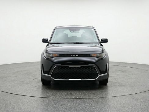 Used 2025 Kia Soul LX w/ LX Technology Package image 2