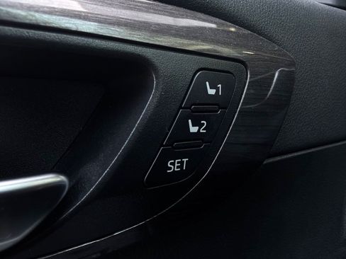 Used 2023 Toyota Highlander Limited FWD image 25