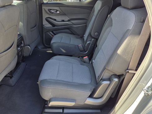 Used 2023 Chevrolet Traverse LT image 4