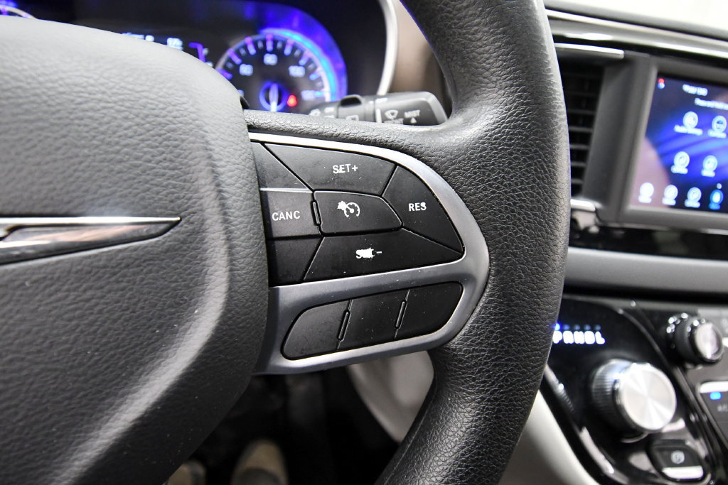 Used 2020 Chrysler Voyager Lxi FWD image 18