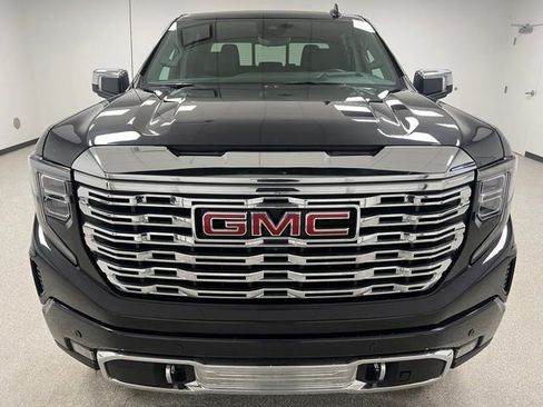 Used 2024 GMC Sierra 1500 Denali w/ Denali Reserve Package AWD/4WD image 3