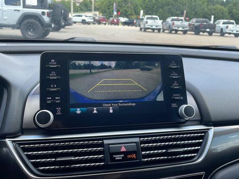 Used 2018 Honda Accord Sport image 10
