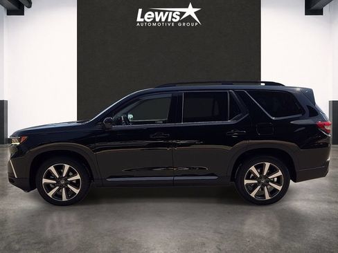 Used 2024 Honda Pilot Touring image 2