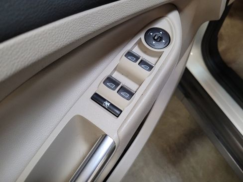 Used 2015 Ford C-MAX SE w/ Cargo Management Package image 27