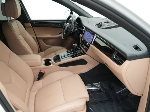 Certified 2025 Porsche Macan S AWD/4WD image 29