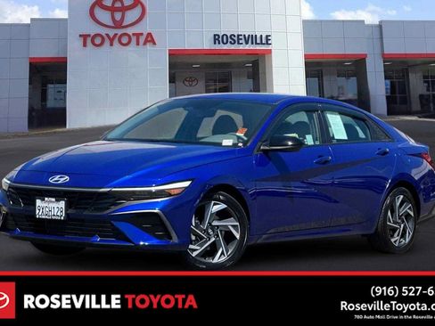Used 2025 Hyundai Elantra Sport FWD image 1