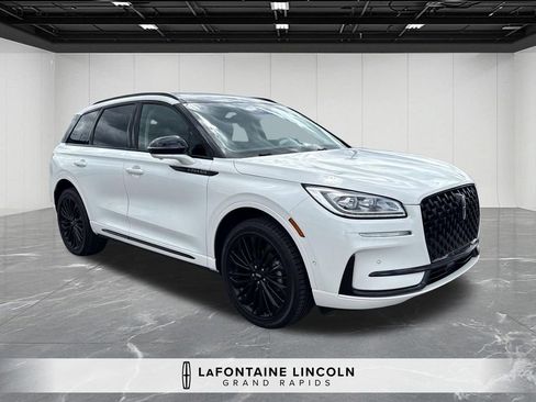 Used 2023 Lincoln Corsair Reserve w/ Equipment Group 202A AWD/4WD image 7
