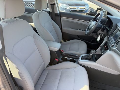 Used 2018 Hyundai Elantra SEL FWD image 12