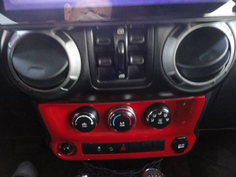 Used 2013 Jeep Wrangler Unlimited Sport AWD/4WD image 11