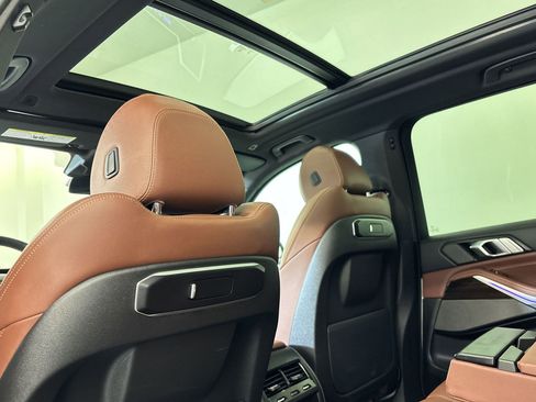 Used 2024 BMW X5 xDrive40i w/ Premium Package image 32