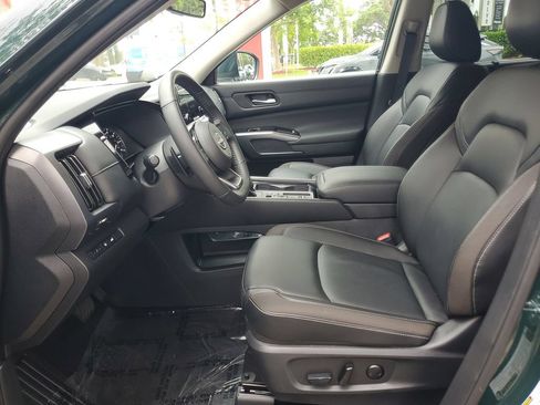 Certified 2025 Nissan Pathfinder SL FWD image 17