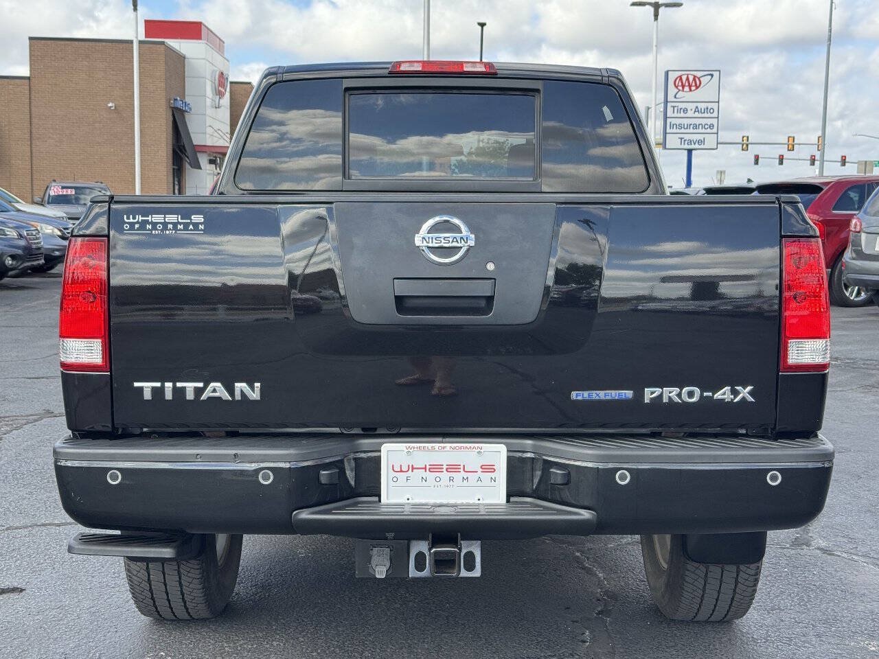 Used 2011 Nissan Titan PRO-4X AWD/4WD image 7