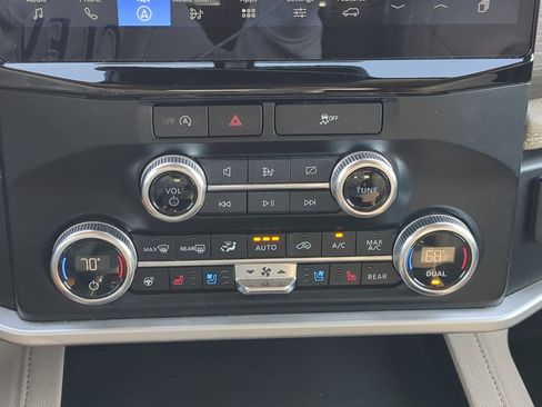 Used 2024 Ford Expedition Limited image 25