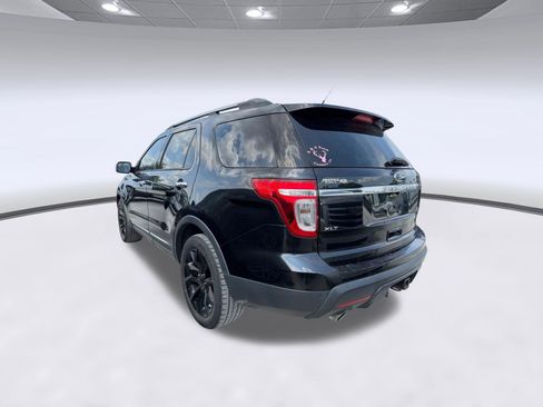 Used 2014 Ford Explorer XLT w/ Equipment Group 202A FWD image 2