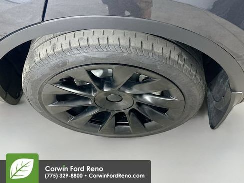 Used 2024 Tesla Model Y Long Range AWD/4WD image 28