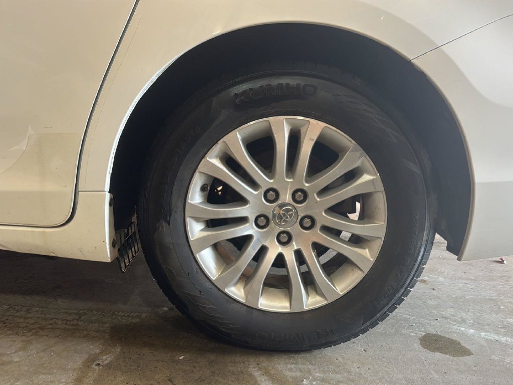 Used 2014 Toyota Sienna XLE w/ Entertainment Package FWD image 15