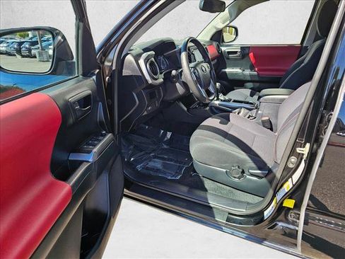 Used 2017 Toyota Tacoma SR5 RWD image 18