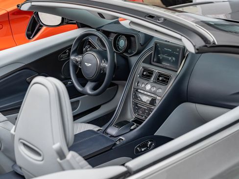 Used 2020 Aston Martin DB11 Volante RWD image 13