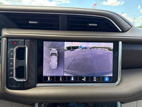 Used 2021 GMC Yukon XL Denali w/ Denali Premium Package image 32