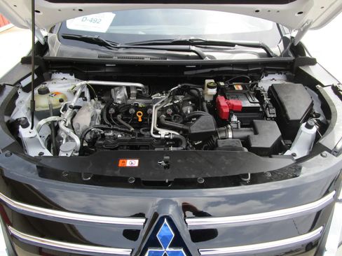 Used 2025 Mitsubishi Outlander SE AWD/4WD image 37