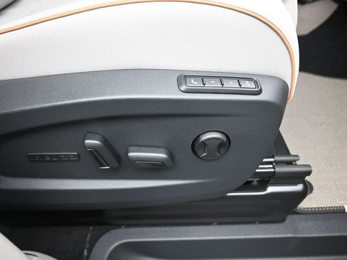 New 2025 Volkswagen ID. Buzz 1st Edition image 31