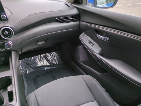 Used 2025 Nissan Sentra SV FWD image 16