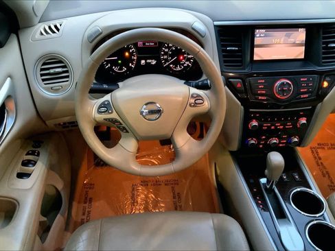 Used 2014 Nissan Pathfinder SL w/ SL Premium Package FWD image 6