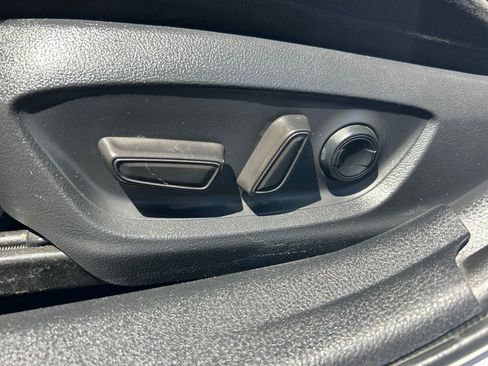 Used 2019 Toyota Camry LE FWD image 9