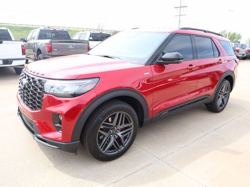 New 2026 Ford Explorer ST-Line w/ ST-Line Street Pack AWD/4WD image 10
