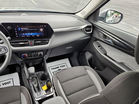 Used 2025 Chevrolet TrailBlazer LT FWD image 17