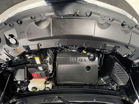 Used 2023 Chevrolet Traverse LT w/ Rear Camera Mirror Package image 39